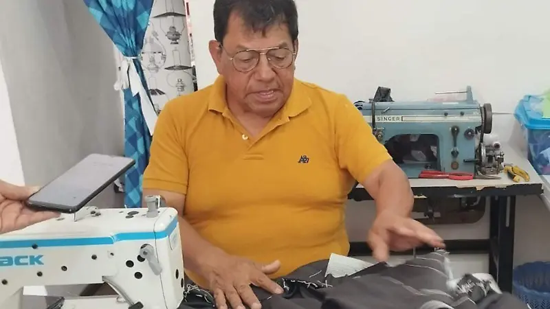 Valente Contreras mantiene vivo el oficio de la sastrería